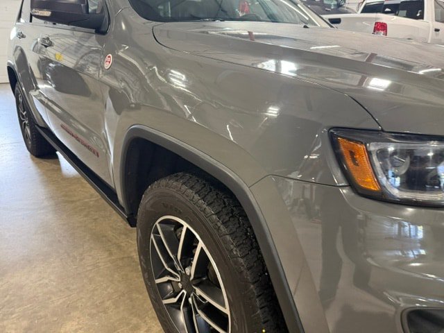 Used 2020 Jeep Grand Cherokee Trailhawk w/ Trailhawk Luxury Group AWD/4WD image 3