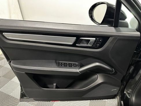 Used 2023 Porsche Cayenne Coupe AWD/4WD image 11