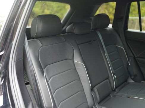 Certified 2023 Volkswagen Tiguan SEL R-Line image 24