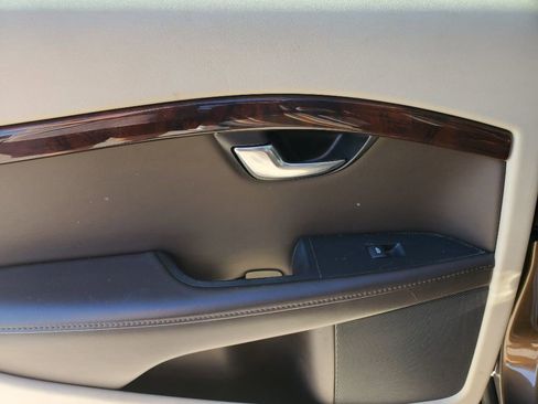 Used 2012 Volvo XC70 3.2 image 23