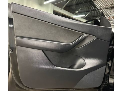 Used 2022 Tesla Model Y Long Range image 18