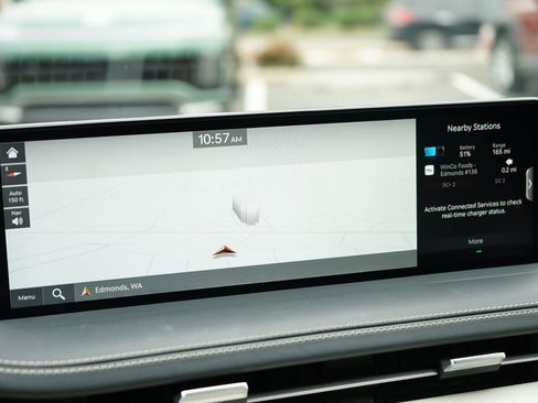 Used 2025 Genesis Electrified GV70 Advanced w/ Prestige Package image 30