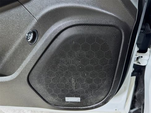 Used 2023 GMC Acadia SLT image 17