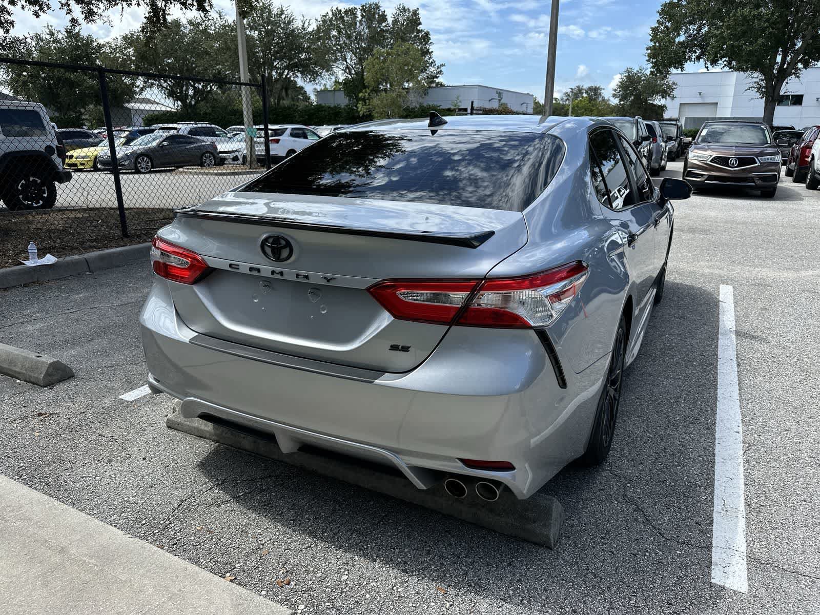 Used 2020 Toyota Camry SE FWD image 8
