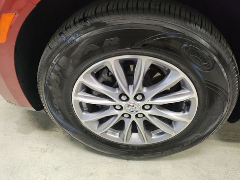 Used 2024 Buick Enclave Essence FWD image 19