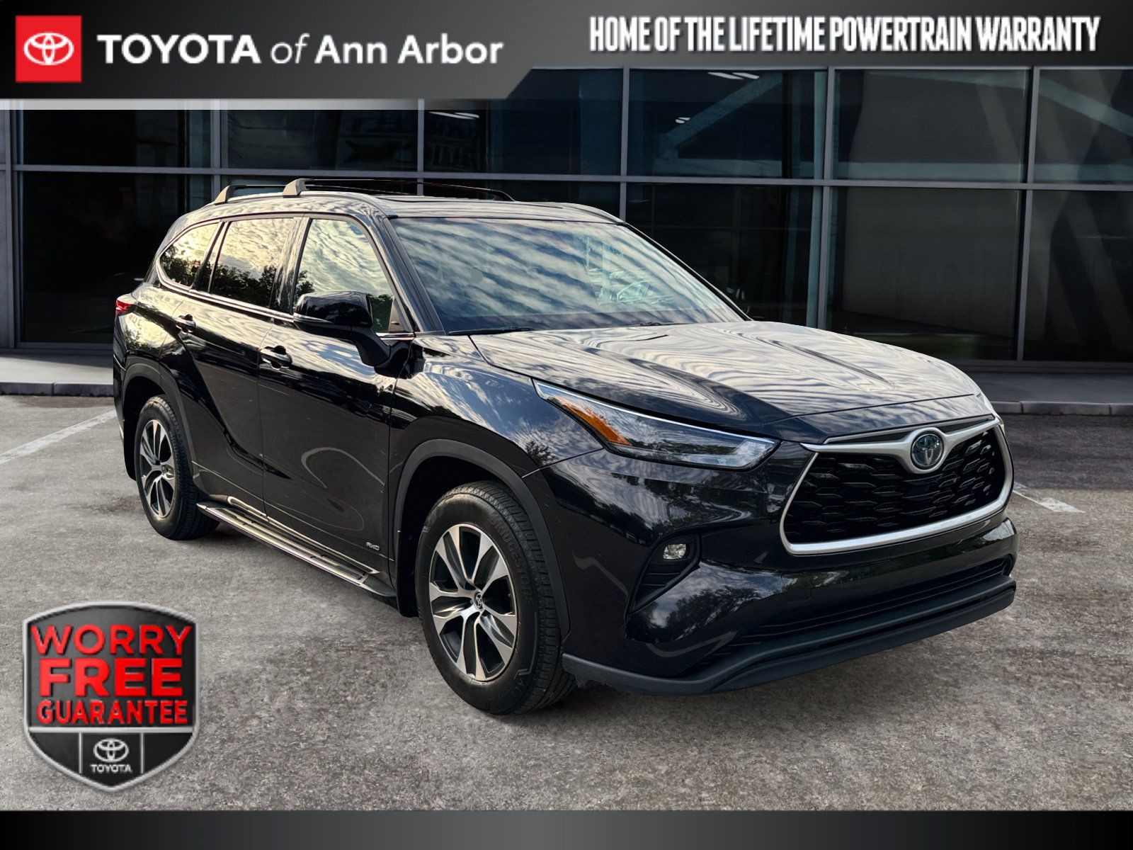 Used 2022 Toyota Highlander XLE AWD/4WD image 1