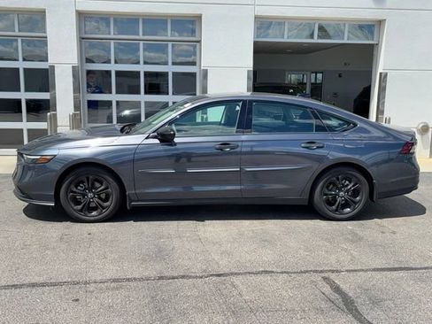 Used 2025 Honda Accord SE image 3