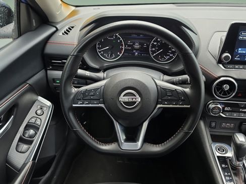 Used 2025 Nissan Sentra SR FWD image 10