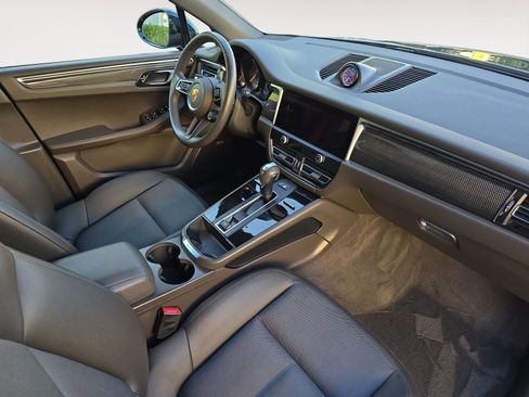 Used 2022 Porsche Macan image 16
