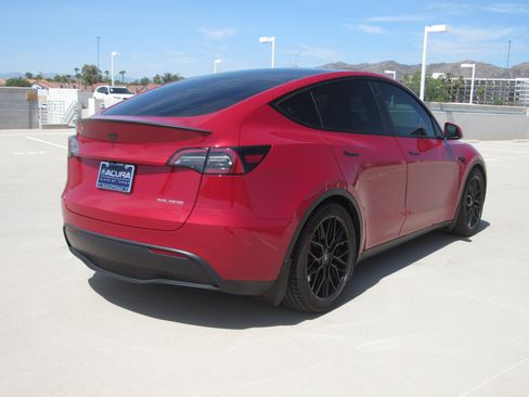 Used 2023 Tesla Model Y Performance AWD/4WD image 5