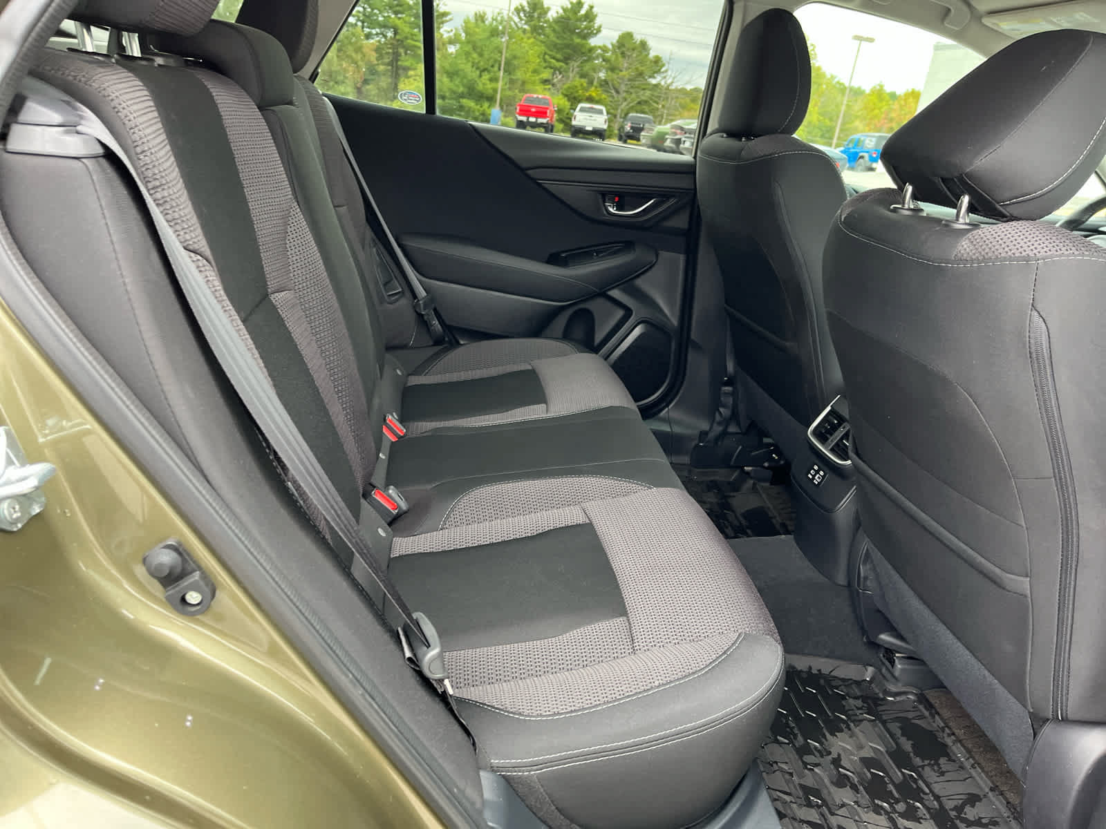 Used 2025 Subaru Outback Premium AWD/4WD image 30