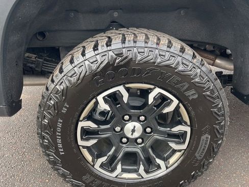 Used 2025 Chevrolet Silverado 1500 ZR2 image 9