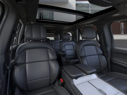 New 2025 Lincoln Navigator Reserve w/ Jet Appearance Package AWD/4WD image 10