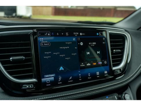 Used 2025 Chrysler Pacifica Limited FWD image 26