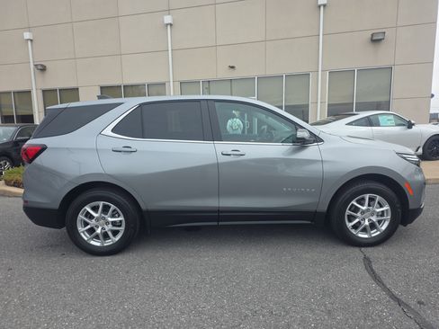 Used 2023 Chevrolet Equinox LT image 4