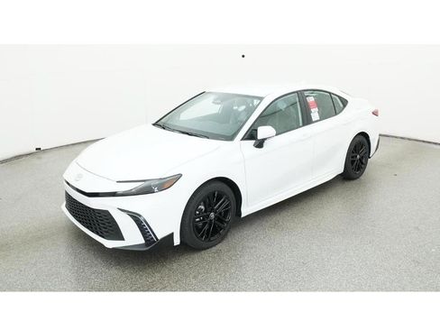 Used 2026 Toyota Camry SE FWD image 1