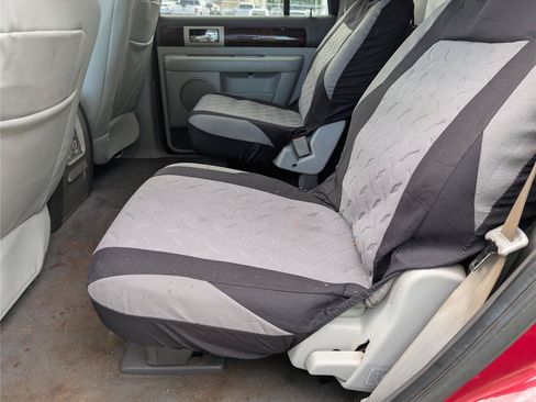 Used 2006 Lincoln Navigator Luxury RWD image 31