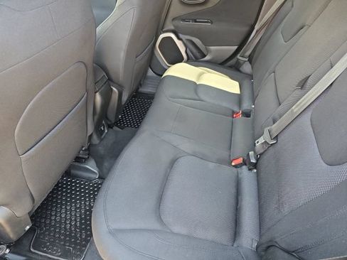 Used 2016 Jeep Renegade Latitude w/ Popular Equipment Group AWD/4WD image 16
