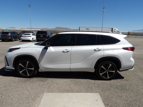 Used 2022 Toyota Highlander XSE FWD image 5