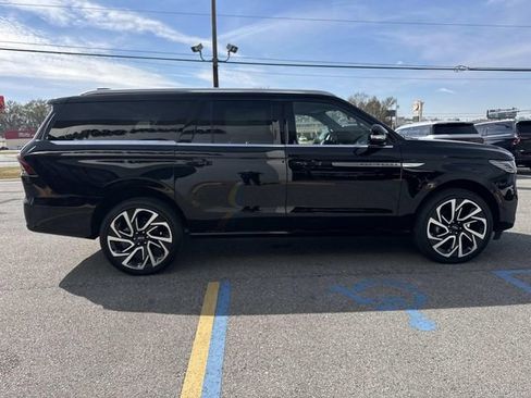 New 2026 Lincoln Navigator L Reserve AWD/4WD image 3