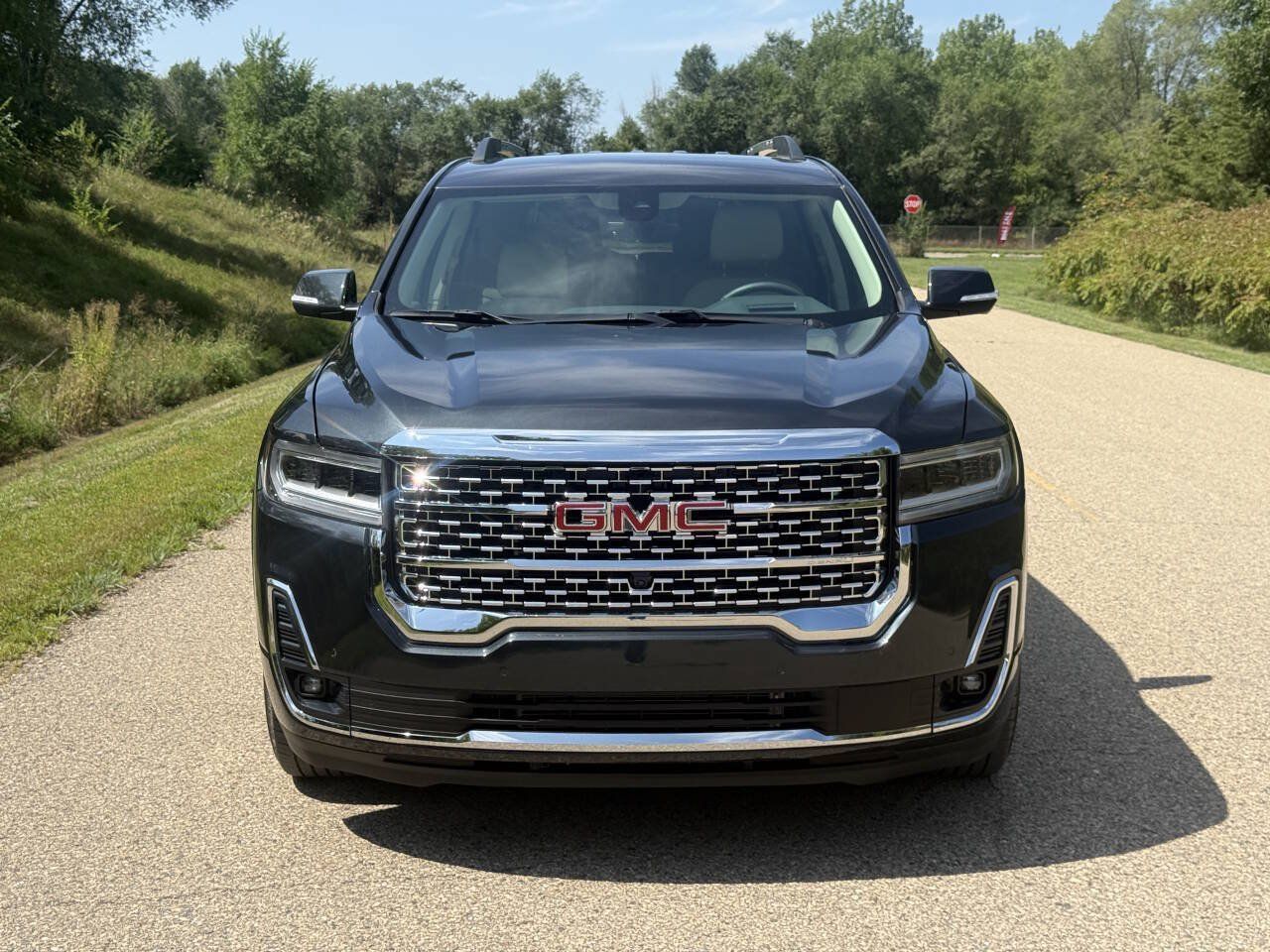 Used 2023 GMC Acadia Denali w/ Denali Technology Package AWD/4WD image 3