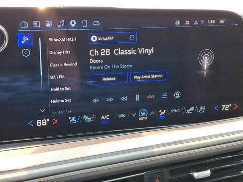 Used 2025 Chevrolet Suburban High Country AWD/4WD image 18