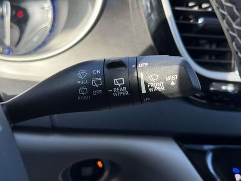 Used 2023 Chrysler Pacifica Touring-L image 23