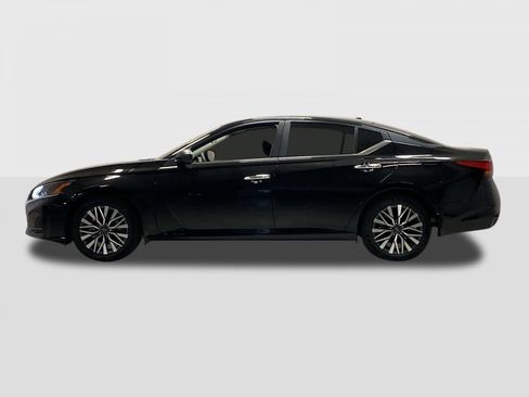 New 2025 Nissan Altima 2.5 SV image 2