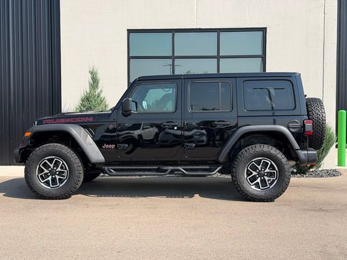 Used 2025 Jeep Wrangler Unlimited Rubicon w/ Convenience Group AWD/4WD image 2