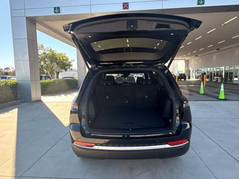 New 2026 Jeep Grand Cherokee Limited w/ Luxury Tech Group II RWD image 37