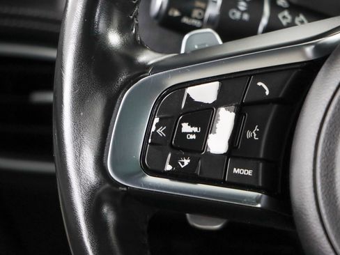 Used 2018 Jaguar F-PACE R-Sport image 13