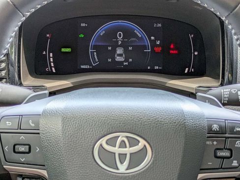 Used 2025 Toyota Camry SE FWD image 25