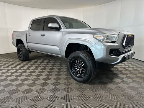 Used 2016 Toyota Tacoma SR5 image 2
