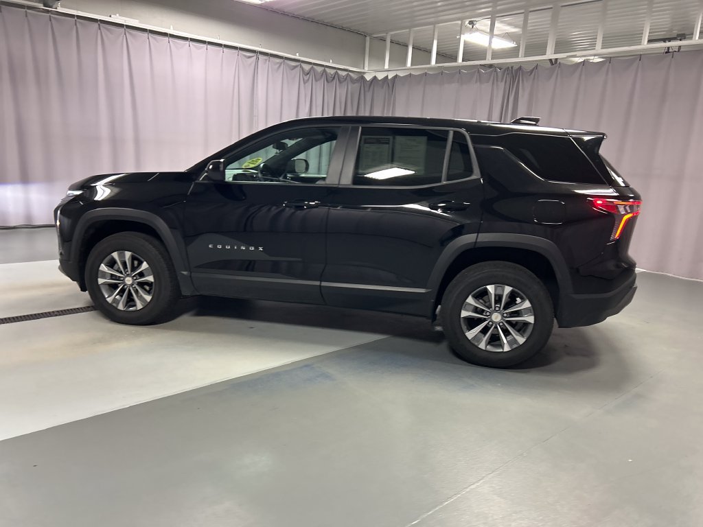 Used 2026 Chevrolet Equinox LT FWD image 4