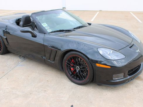 Used 2012 Chevrolet Corvette Grand Sport w/ 4LT Preferred Equipment Group RWD image 2