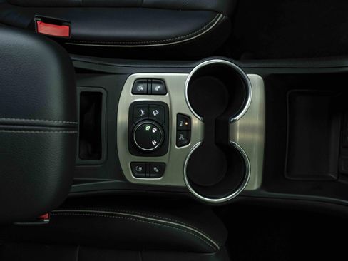 Used 2018 GMC Terrain Denali w/ Advanced Safety Package AWD/4WD image 28