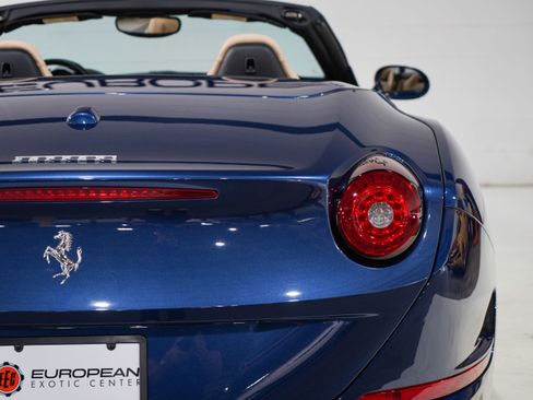 Used 2016 Ferrari California T RWD image 34
