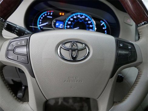 Used 2013 Toyota Sienna XLE image 17