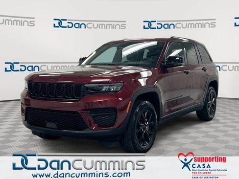 Used 2025 Jeep Grand Cherokee Altitude AWD/4WD image 1