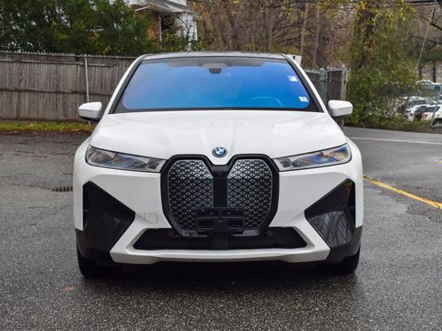 Used 2022 BMW iX xDrive50 w/ Premium Package image 13