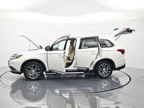 Used 2018 Mitsubishi Outlander SE FWD image 46