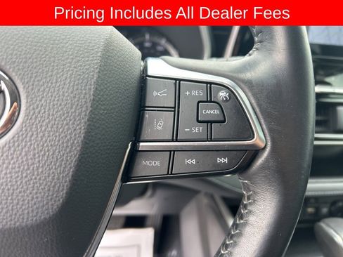 Used 2021 Toyota Highlander XLE FWD image 9