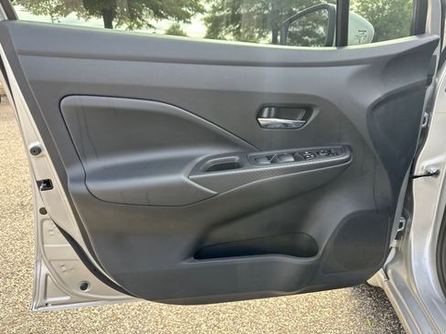 New 2025 Nissan Versa SV w/ Trunk Package FWD image 9