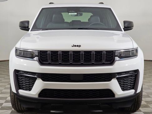 New 2026 Jeep Grand Cherokee Laredo image 9