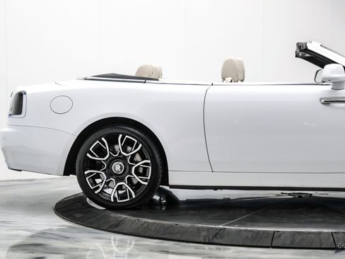 Used 2017 Rolls-Royce Dawn RWD image 27