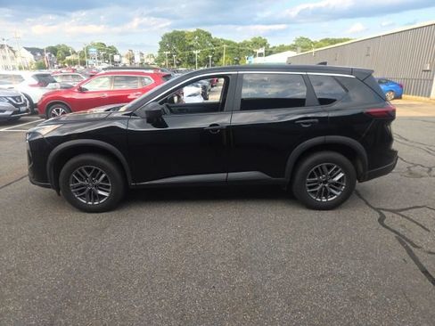 Used 2024 Nissan Rogue S AWD/4WD image 2