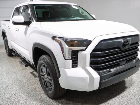 Used 2024 Toyota Tundra SR5 w/ SR5 Convenience Package AWD/4WD image 5