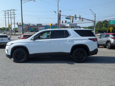Used 2023 Chevrolet Traverse LS w/ LPO, Cargo Package AWD/4WD image 5