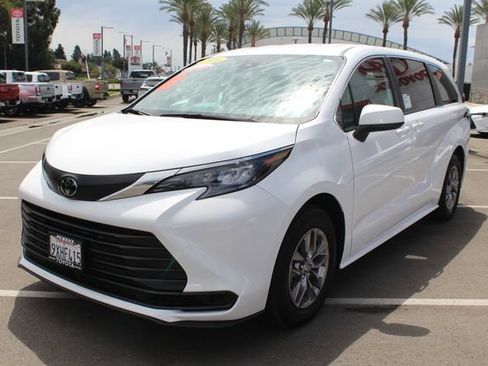 Certified 2026 Toyota Sienna LE FWD image 6