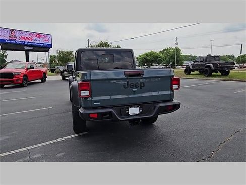 New 2025 Jeep Gladiator Sport image 30